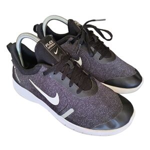 Nike Girls FLEX EXPERIENCE 8 RN shoe size 6Y
